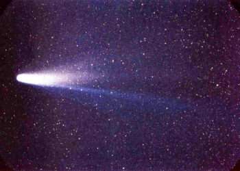 The Cosmic Visitor That Only Comes Once in a Lifetime: 7 Astonishing Curiosities About Halley’s Comet!”